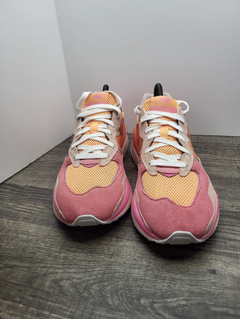 New Balance 57/40 Valentine's Day Pink Sneakers Women's Shoes Size 9.5 W5740VDA - Picture 4 of 10